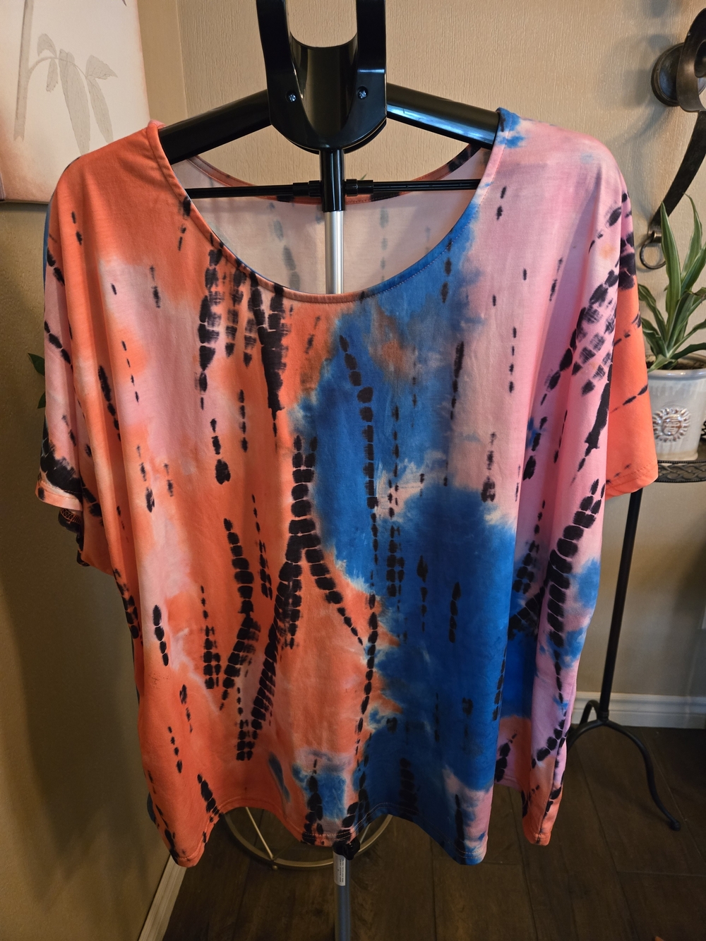 NWOT Tie-Dye Short Sleeve Women’s Plus Top in Coral, Blue & Pink